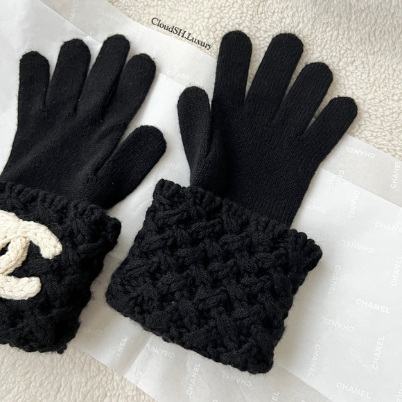 Auth Chanel CC Logo Black Knit Cashmere Gloves - Picture 4 of 8